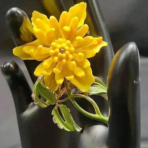 Vintage plastics three-dimensional chrysanthemum pin
